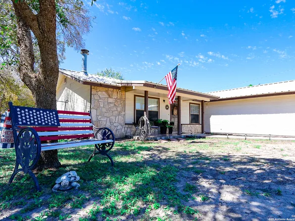 35 AIRPORT RD, Brackettville, TX 78832