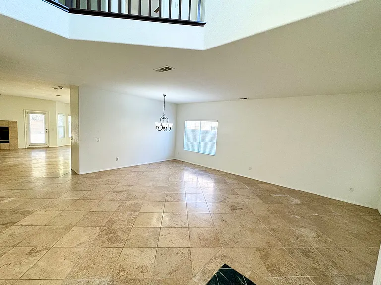 4132 Grandview Dr — Photo 4