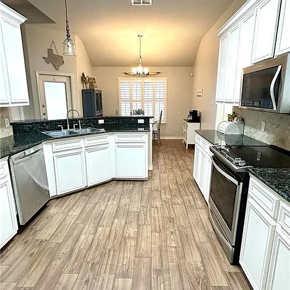 7005 Vineyard Dr — Photo 2