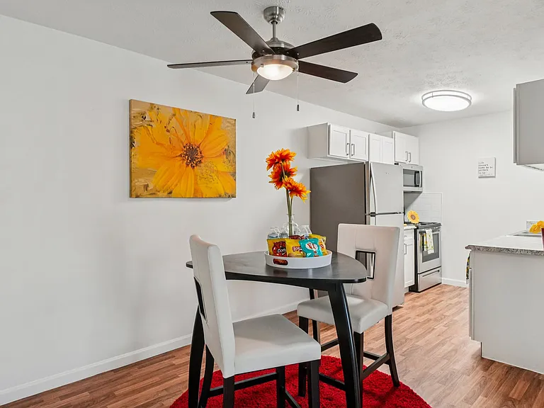 The Wind Song Apartments — Photo 5