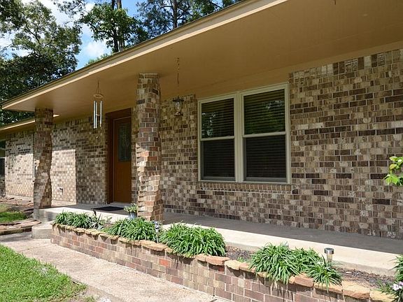Front Entrance is clean and well maintained.