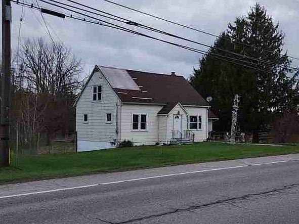 2nd image of 9773 Ridge Rd