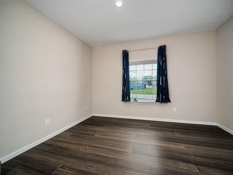 10932 Haws Ln — Photo 9