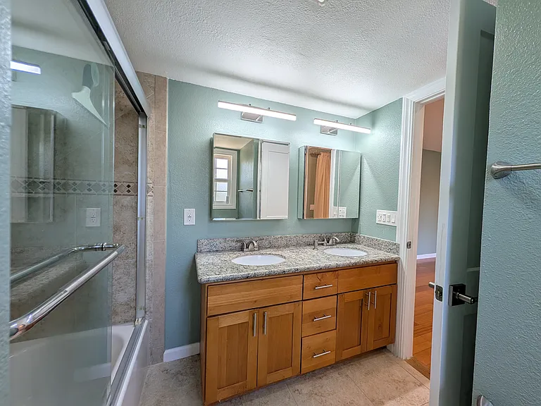 Master bathroom, facing Hollenbeck.