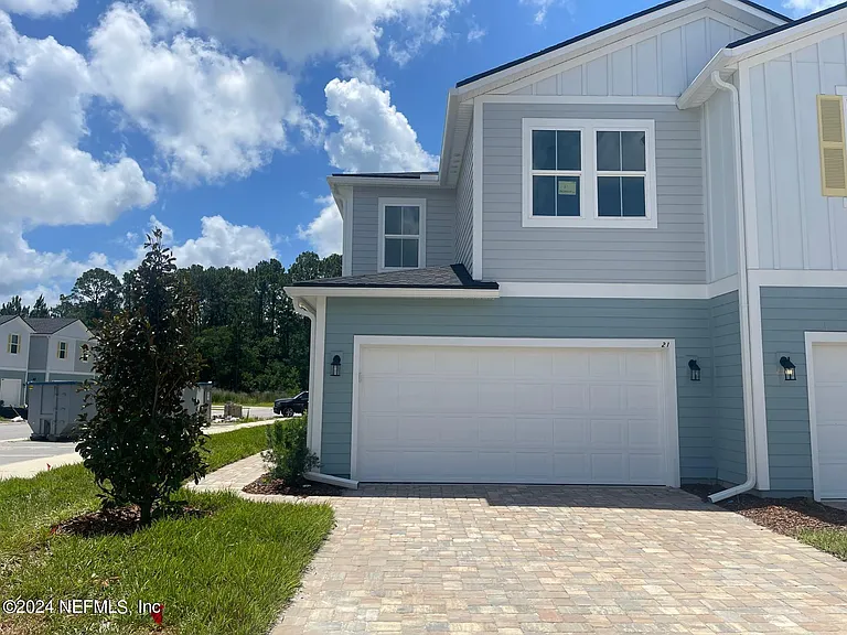 21 Mellowood Ln — Photo 1