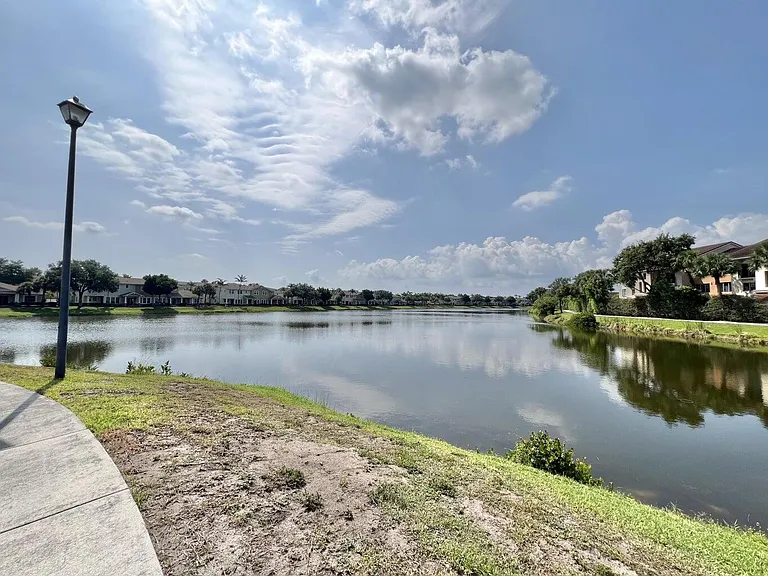 840 Marina Del Ray Ln #2 — Photo 33