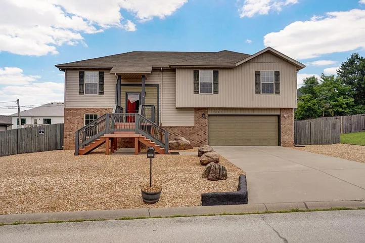1307 W Robin St