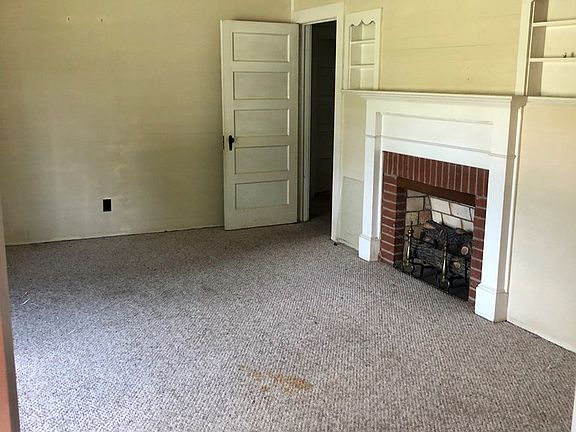 3rd image of 610 N Davis St