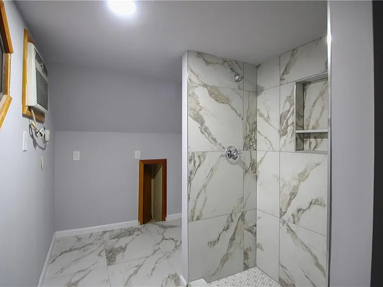 105 Homeport Dr — Photo 10