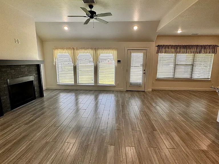 903 Lawlis Rd — Photo 2