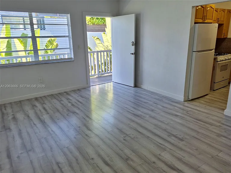 344 Meridian Ave #4B — Photo 1