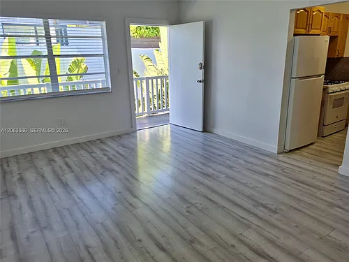 344 Meridian Ave #4B Photo 1 344 Meridian Ave #4B Photo 1