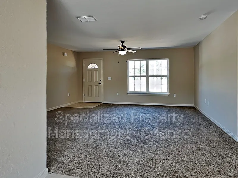 3 bed, 2.0 bath, 1324 sqft, $1,699 — Photo 2