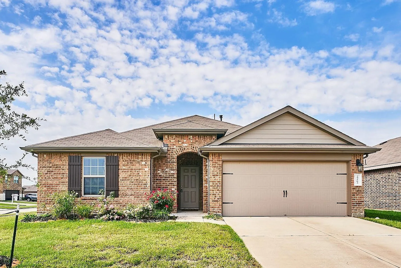 4 bed, 2.0 bath, 2094 sqft, $2,250 — Photo 1