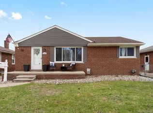 21242 Bon Brae St, Saint Clair Shores, MI 48081