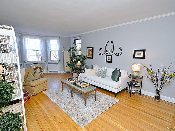 4th image of 253 Garth Road #6J