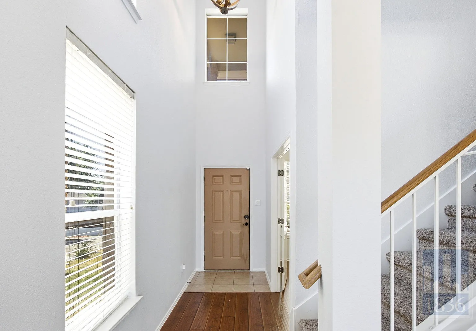 3 bed, 2.5 bath, 1995 sqft, $2,395 — Photo 2