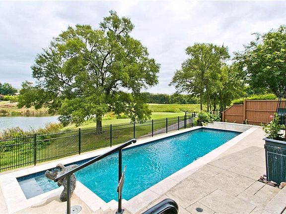 2nd image of 1105 Forest Lake Cir