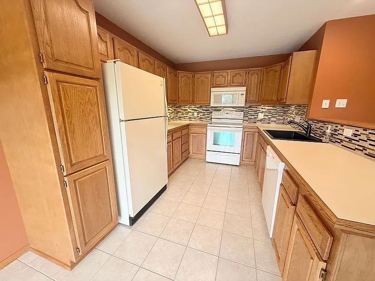 62 Vermont Ave — Photo 2