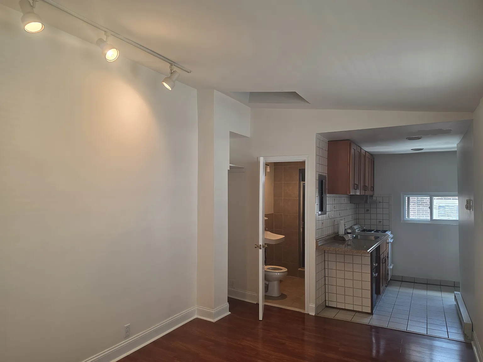 240 S 22nd St — Photo 4