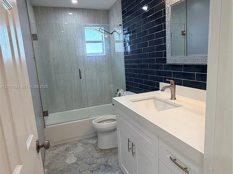 4350 NW 14th St — Photo 14