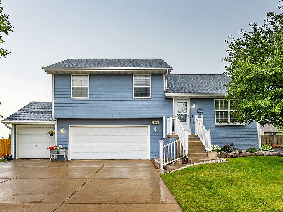 1st image of 1004 15th St SE