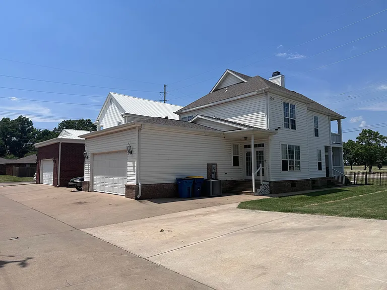 121 W Lakeview Rd — Photo 3