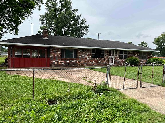 2nd image of 1902 Heather Ln