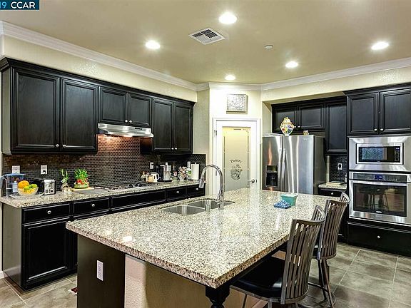 2nd image of 8539 Pinehollow Cir