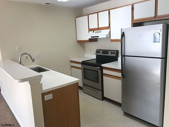 4th image of 31 Malibu Way #31