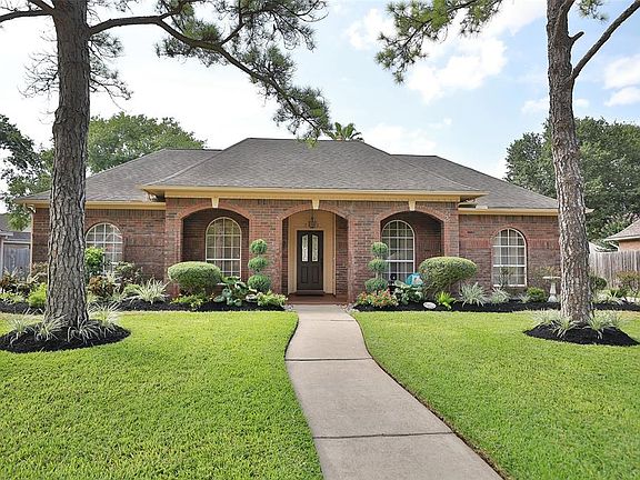 3rd image of 7823 Pine Falls Dr