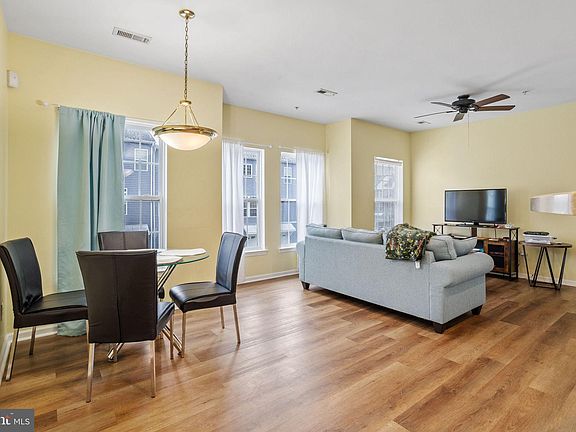 2nd image of 19 Fox Ct