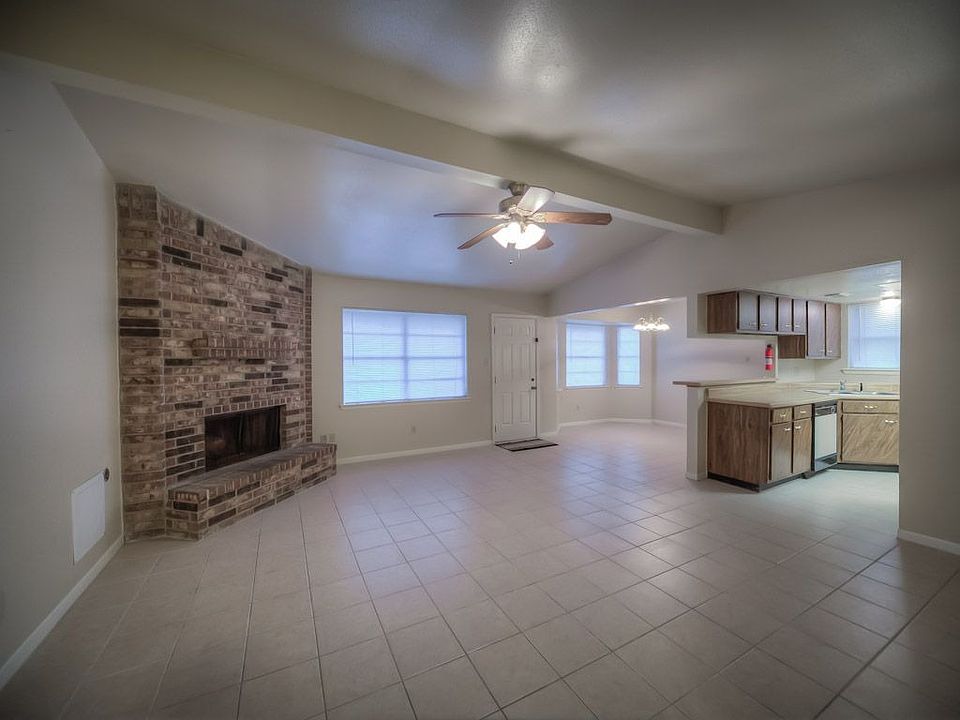 1st image of 3 W Woodtimber Ct