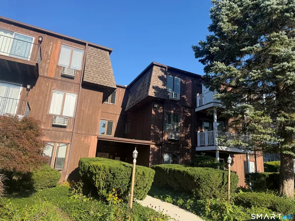 136 Deer Hill Avenue #B20, Danbury, CT 06810
