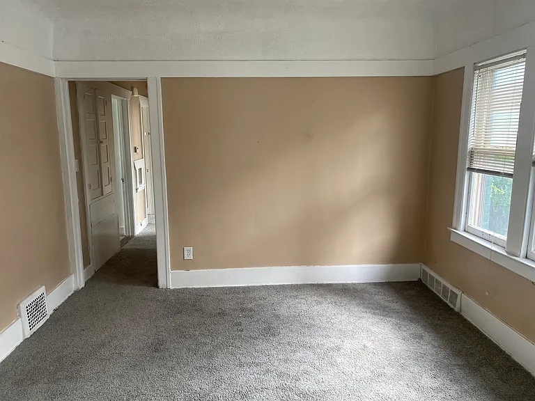 2645 W Grand St — Photo 5