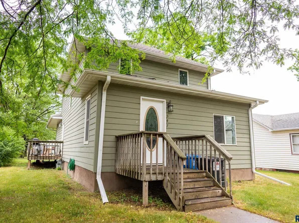 547 W 1st St, Parker, SD 57053