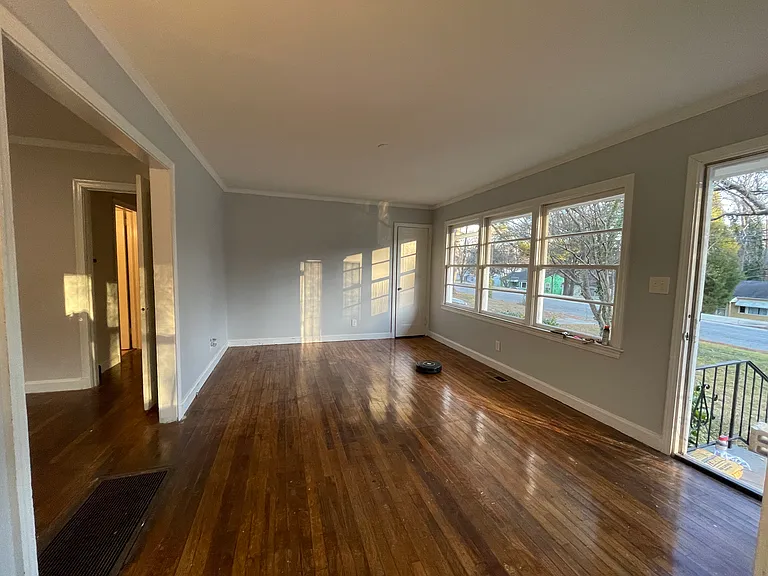 963 Astor Ave SW — Photo 2
