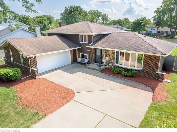 7108 Dexter Rd, Downers Grove, IL 60516