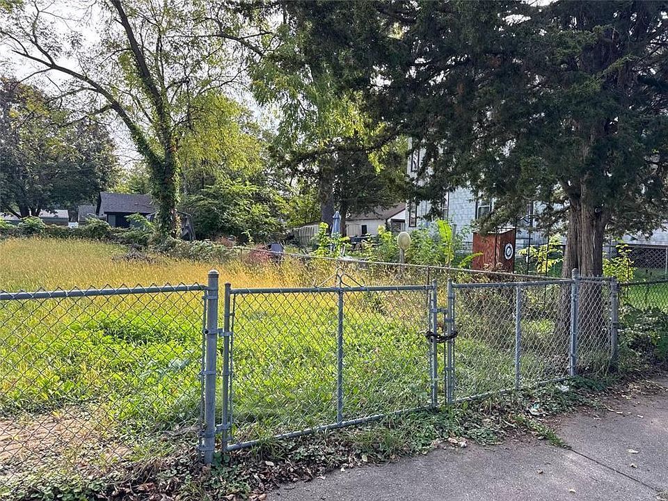 2nd image of 1132 Jackson St