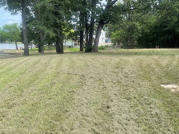 4th image of 102 Bear Creek Dr