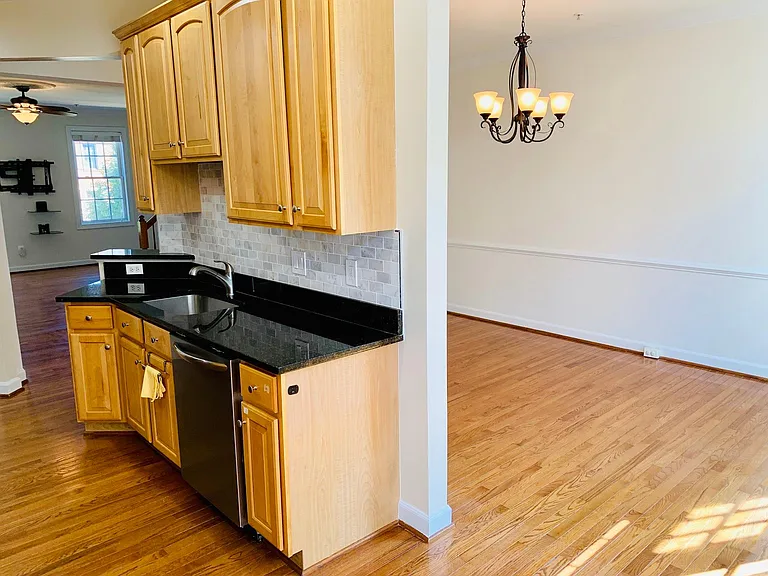 925 Harrison Cir — Photo 10