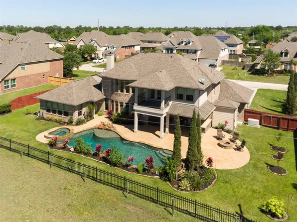 2320 Lakeway Dr, Friendswood, TX 77546