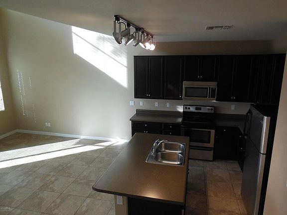 5th image of 1131 E Cedar St