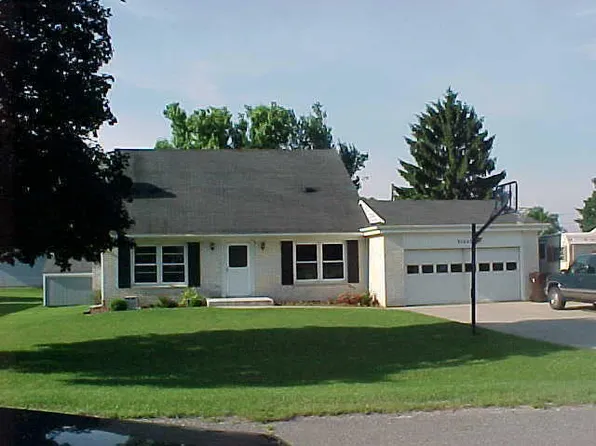 33207 Bernice Ave, Paw Paw, MI 49079