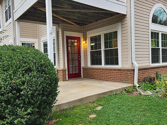 5th image of 913 Hillside Lake Ter APT 410