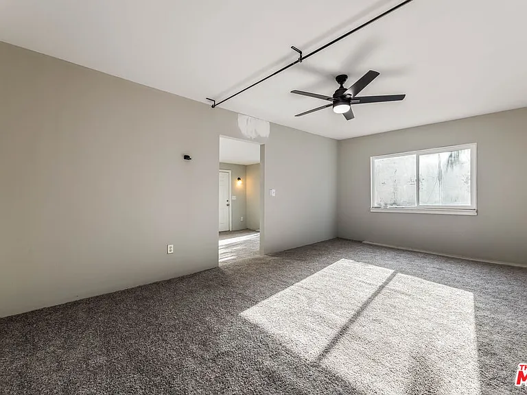 1112 S Highland Ave — Photo 44