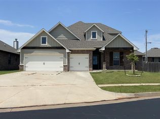 1637 NE 35th St, Moore, OK 73160