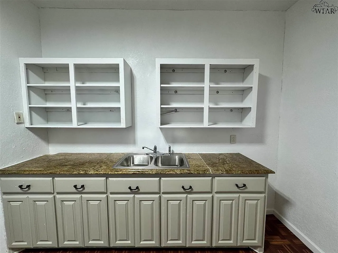 1 bed, 1.0 bath, 746 sqft, $595 — Photo 2