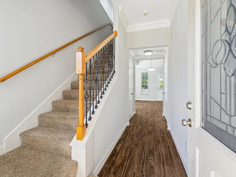 2624 Detering St — Photo 2