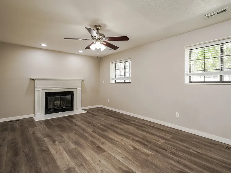 149 N 400 W — Photo 9